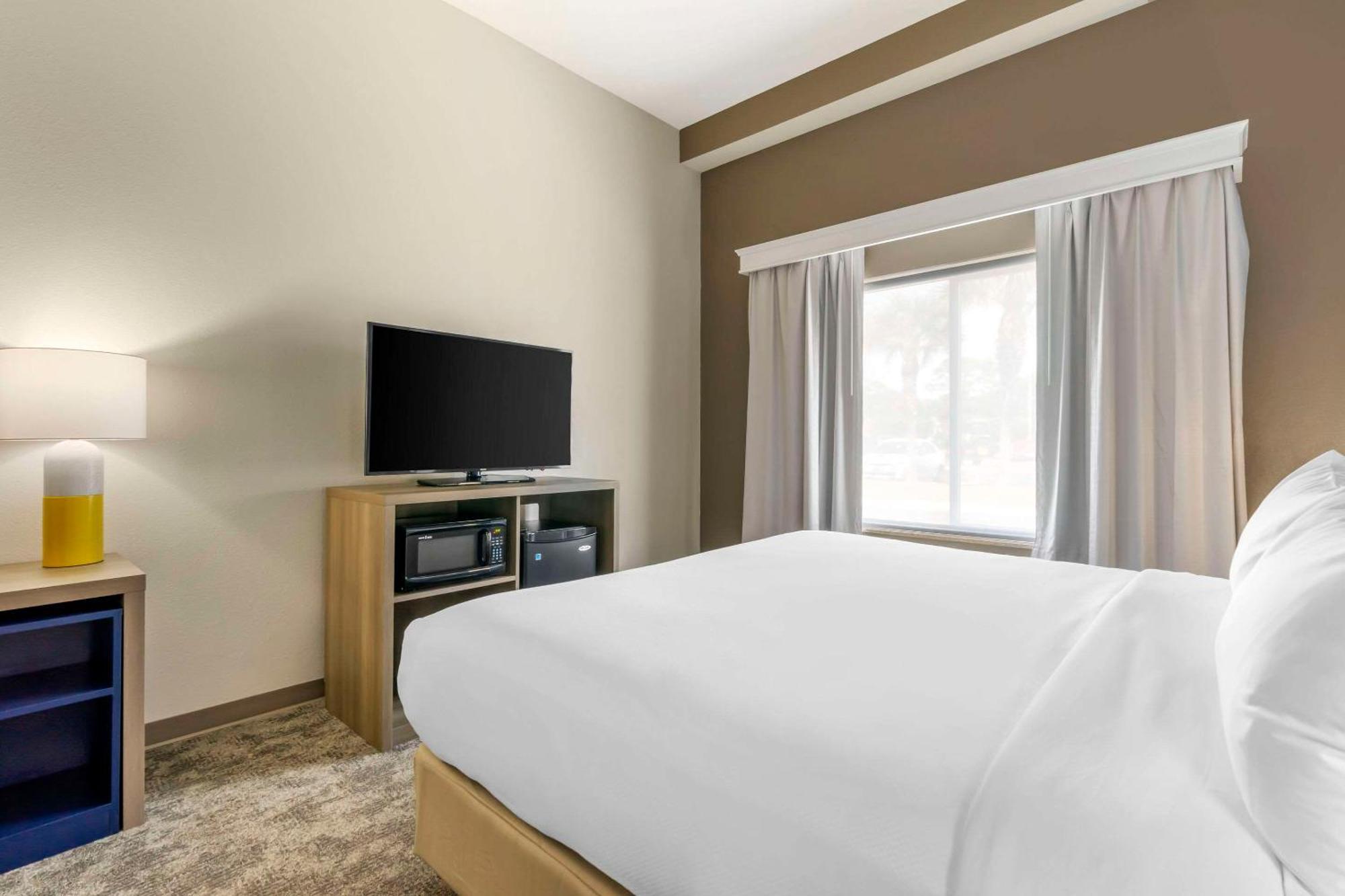 Comfort Suites Sarasota-Siesta Key Vamo Екстериор снимка
